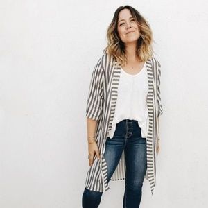 Carly Jean Los Angeles Logan Kimono Size Small